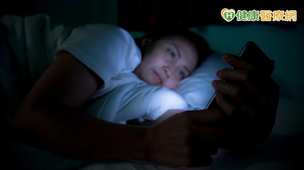 「AI精神病」是真的？長時間互動聊天恐深陷妄想　精神醫：警惕AI過度諂媚