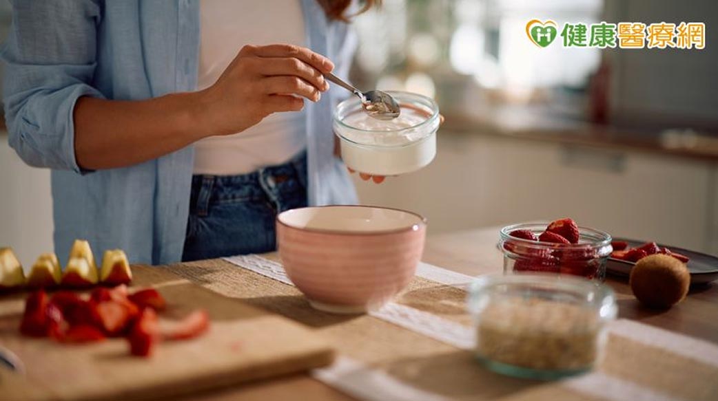 吃「優格加水果」減肥反變胖？營養師揭3大熱量陷阱　快掌握正確搭配法