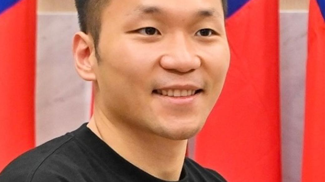 李洋僅三十歲當上新設運動部部長 會是「誤闖政治叢林的小白兔」嗎？