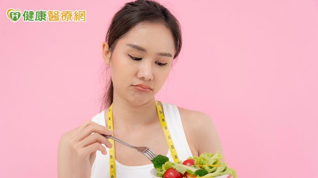 非常低熱量飲食適合你嗎？醫親曝安全減重最佳策略