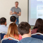 校事會議在感受與事實之間拉扯