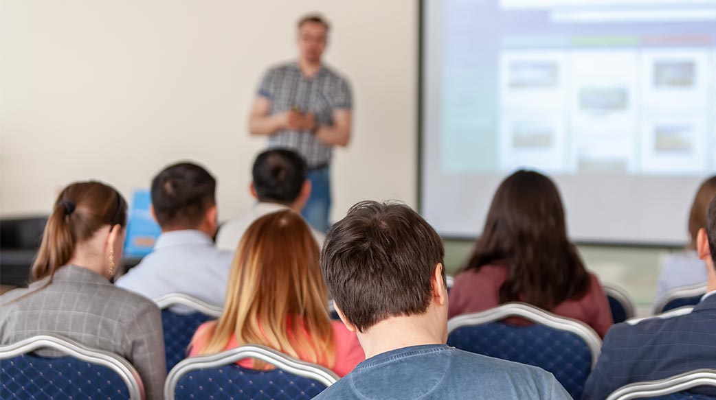 校事會議在感受與事實之間拉扯