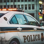 警察用 AI 寫筆錄超省時，但究竟是提升效率還是司法隱憂？