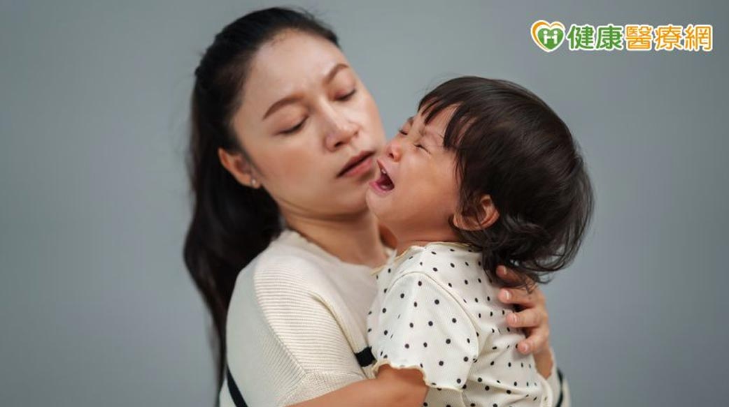 小孩生氣動手別再只說「怎麼可以打人」　心理師授５招接住孩子情緒！