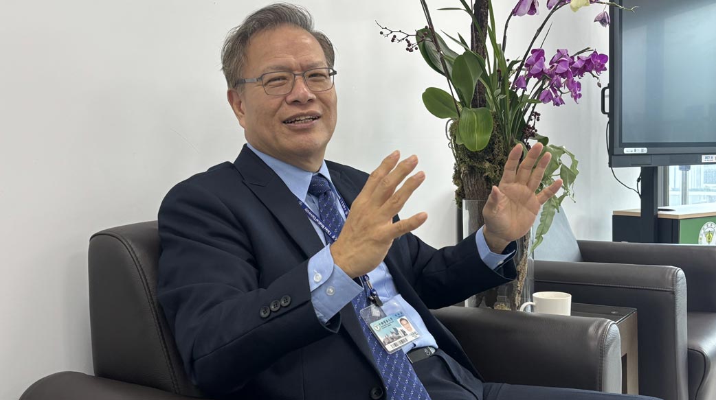 腦神經科學家接任中醫大校長 江安世教授：AI醫療未來發展快速 更需要信仰力量