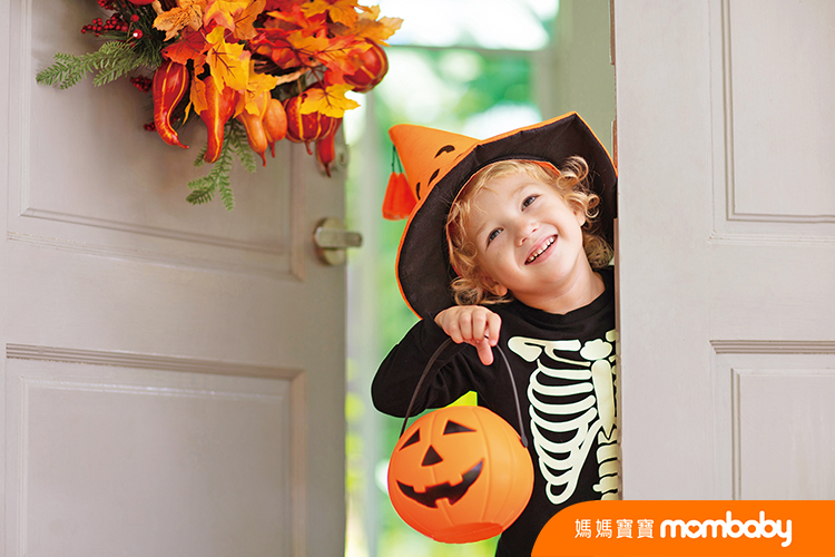 Kids,Trick,Or,Treat,On,Halloween,Night.,Child,At,Decorated