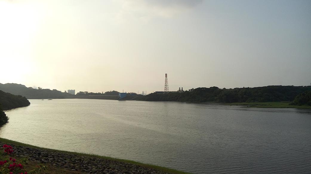 正在吞噬美麗家園的光電怪獸