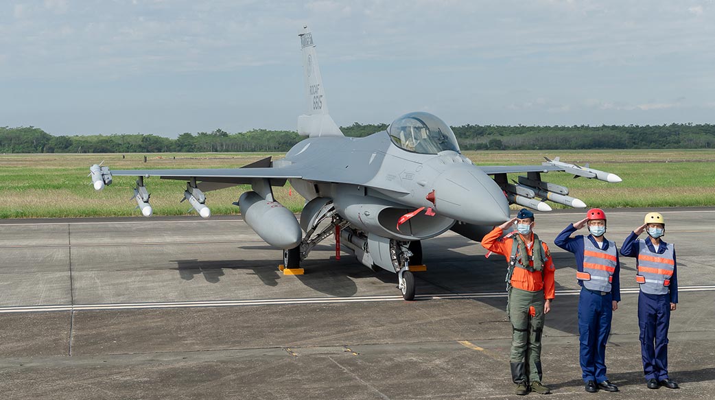 從F-16V戰機交機延宕透視臺美關係