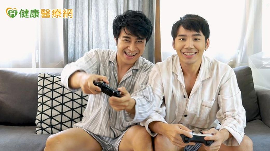 口交、親吻會不會傳染？醫師拆解HIV「真正的風險行為」