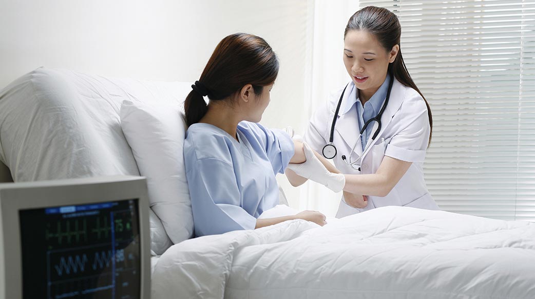 護理人力：質與量同步下滑的系統危機