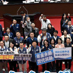 停砍公教年金三讀：終於有人拉住「一直砍」的手