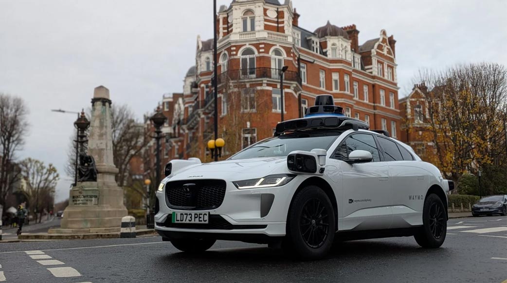 自駕計程車從「能不能跑」到「能不能賺錢」：2025 商業化體檢，誰最接近獲利轉折點？