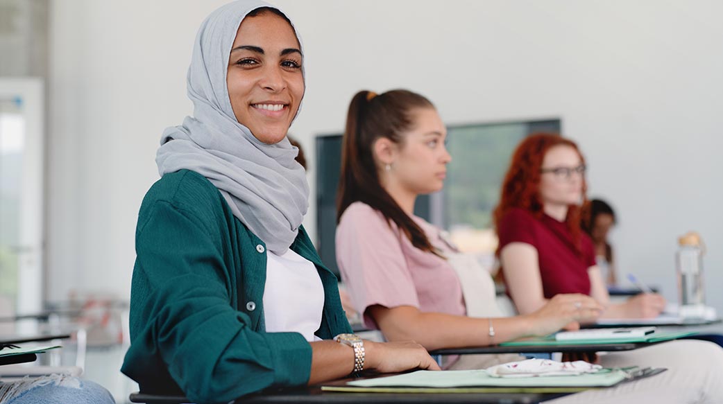 奥地利通过一项法律，禁止14岁以下女孩在学校戴头巾