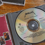 串流听腻了？现在全球年轻人都在抢 CD！