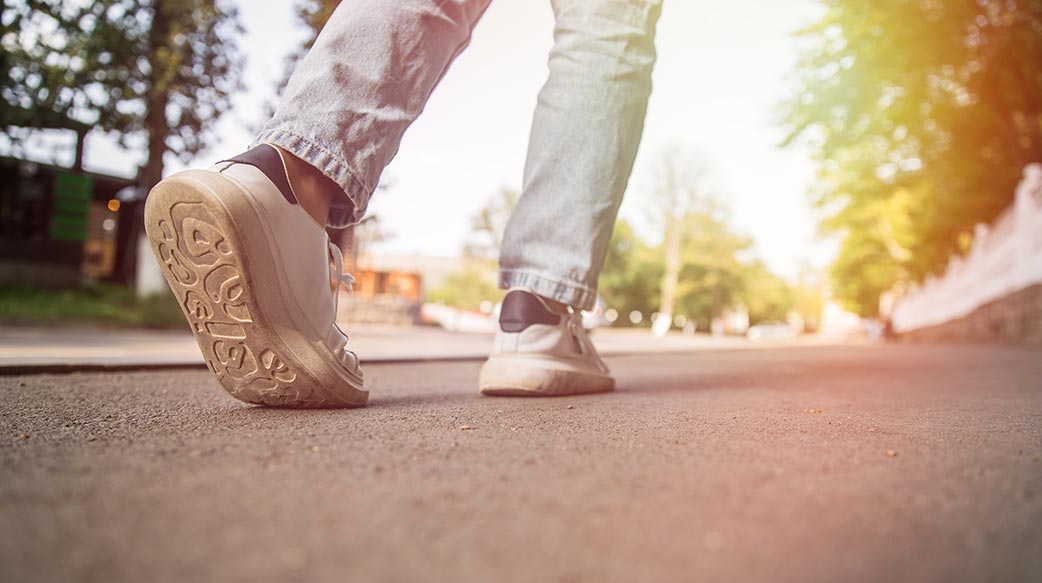 英國冒險家徒步環球 27 年穿越五大洲