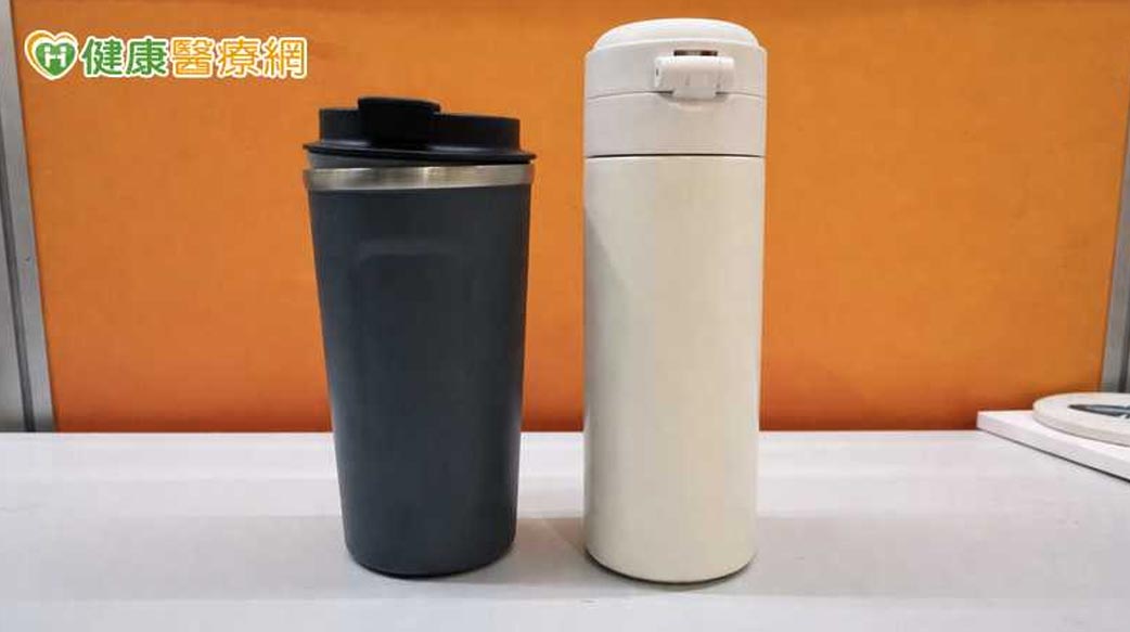 保溫杯裝熱飲最怕「溫度掉下來」　毒物醫：夏1小時、冬2小時內喝完