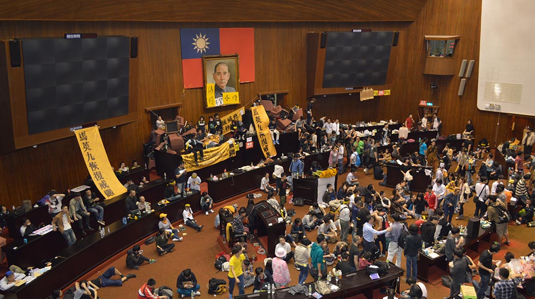 卅多年屢靠學運奪權與翻身，難怪民進黨對大學校園難以「放手」？