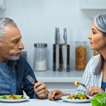 吃对食物，延缓大脑老化至少两年