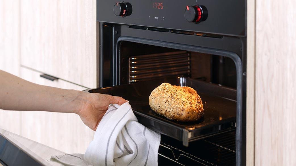 欧式面包复热超简单，电锅外锅加水按键搞定了