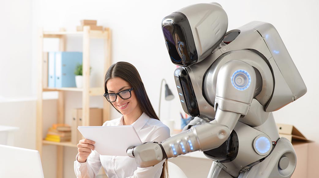 喂养机器人，人类工作影片需求大增