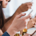 2026 幸福报告揭示手机如何掌控生活