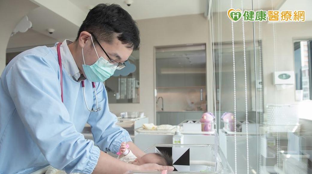 新生兒黃疸別「疸」誤！醫：多為生理性　灰白便恐為膽道閉鎖